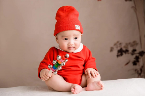 供卵包生男孩公司六个月宝宝总是摇头